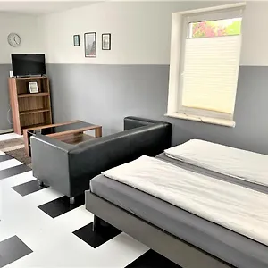 Apartment Apartment voll möbeliert mit Balkon 